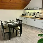 V Podkrovi * Hostinné